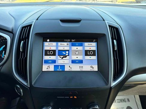 Used 2019 Ford Edge SEL image 28