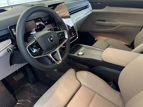 New 2026 Volvo EX90 Plus image 13