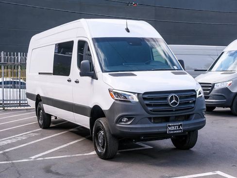 Used 2024 Mercedes-Benz Sprinter 2500 image 3