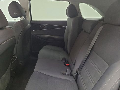 Used 2019 Kia Sorento FWD V6 image 18
