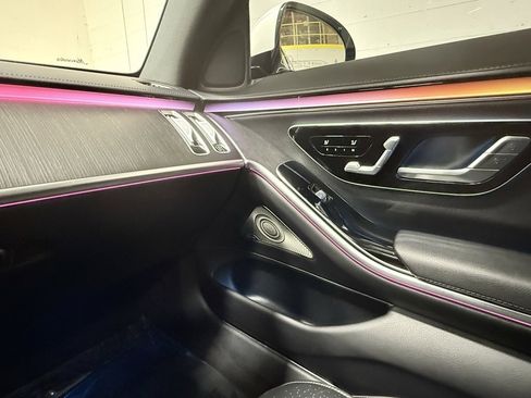 Used 2022 Mercedes-Benz S 500 4MATIC w/ AMG Line Package image 30