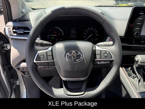 Used 2024 Toyota Sienna XLE w/ XLE Plus Package AWD/4WD image 9