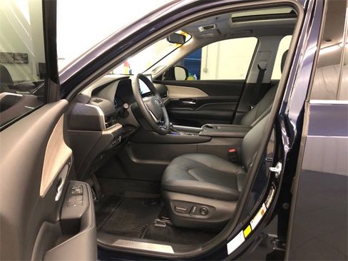 Used 2025 Toyota Grand Highlander AWD image 26