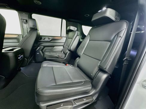 Used 2025 GMC Yukon XL Denali AWD/4WD image 26
