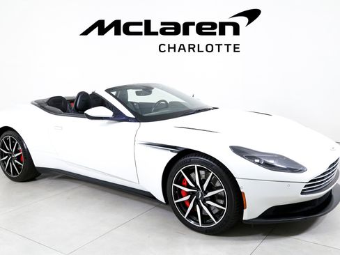 Used 2020 Aston Martin DB11 Volante RWD image 2