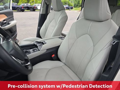 Certified 2024 Toyota Grand Highlander AWD image 19