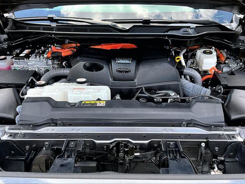 Used 2023 Toyota Sequoia Capstone AWD/4WD image 32