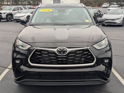 Used 2026 Toyota Highlander XLE image 2