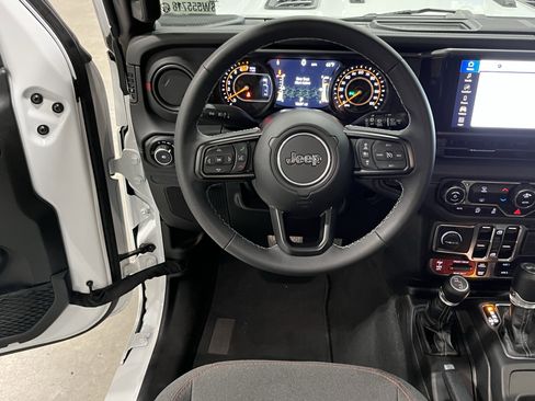 Certified 2025 Jeep Wrangler Unlimited Rubicon AWD/4WD image 14