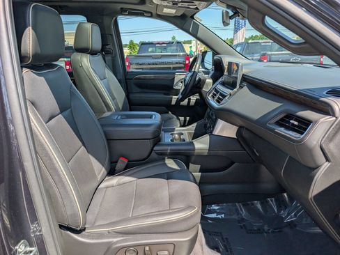 Used 2022 Chevrolet Tahoe Premier AWD/4WD image 13