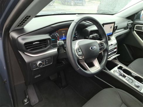 Used 2021 Ford Explorer XLT image 7