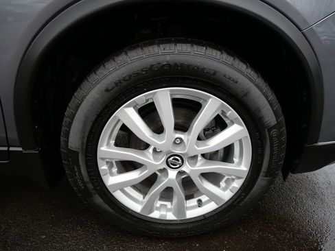 Used 2017 Nissan Rogue SV w/ SV Premium Package image 34