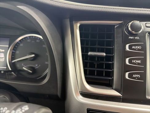 Used 2016 Toyota Highlander XLE AWD/4WD image 40