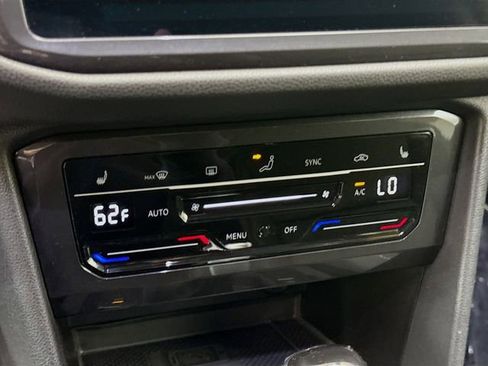 Used 2024 Volkswagen Tiguan SE image 15