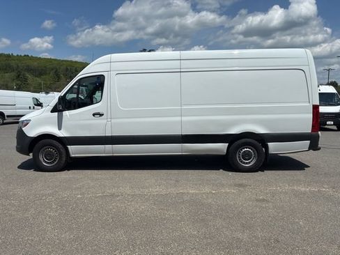 Used 2023 Mercedes-Benz Sprinter 2500 image 6