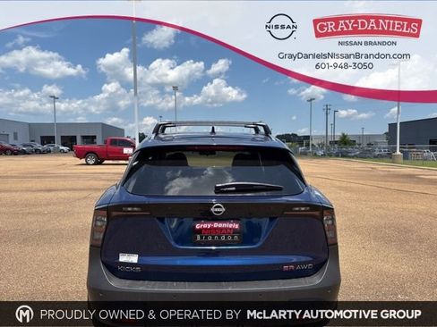 New 2025 Nissan Kicks SR image 3