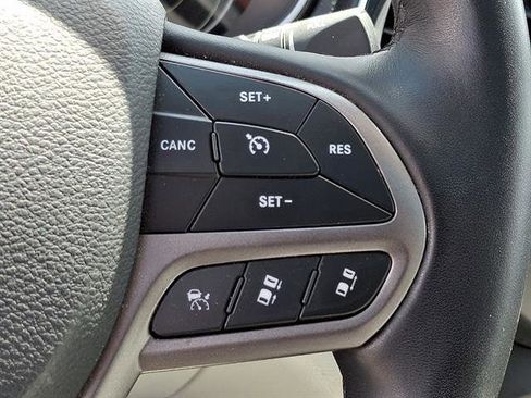 Used 2021 Jeep Cherokee Limited AWD/4WD image 24