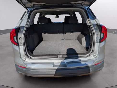 Used 2024 GMC Terrain SLE image 35