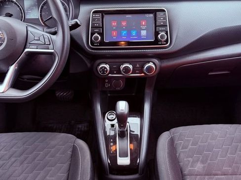 Used 2021 Nissan Kicks S image 31