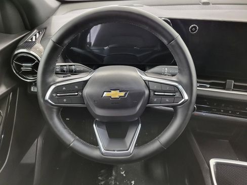 Used 2025 Chevrolet Equinox LT w/ Safety and Technology Package image 5