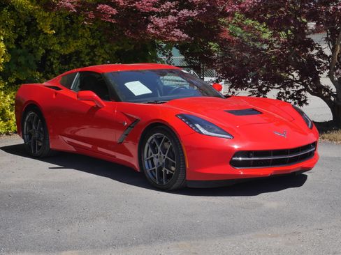 Used 2019 Chevrolet Corvette Stingray Coupe w/ 3LT Preferred Equipment Group RWD image 25