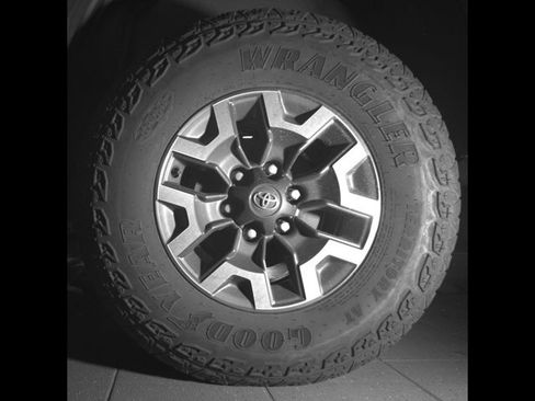 Certified 2023 Toyota Tacoma TRD Off-Road AWD/4WD image 10