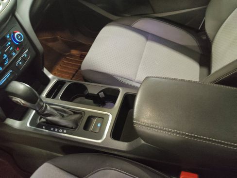 Used 2019 Ford Escape SE FWD image 26