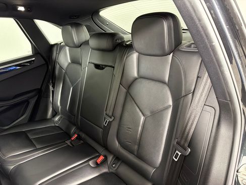 Used 2018 Porsche Macan image 23