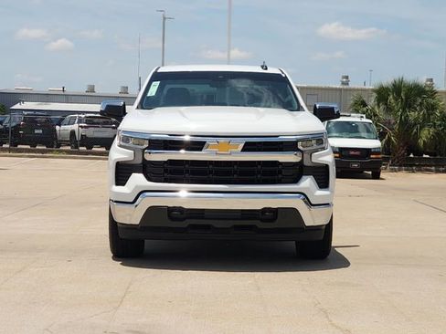Used 2024 Chevrolet Silverado 1500 LT AWD/4WD image 2