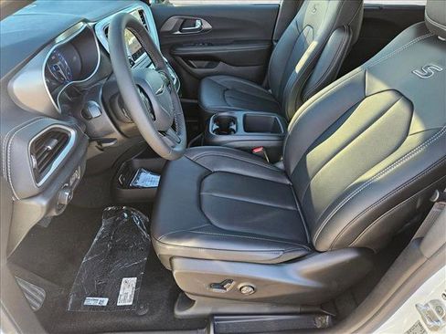 New 2026 Chrysler Pacifica Select w/ S Appearance Package FWD image 4