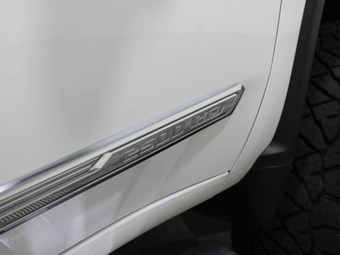 Used 2024 Chevrolet Silverado 2500 High Country w/ Technology Package AWD/4WD image 33