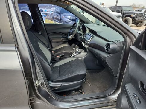 Used 2020 Nissan Kicks S image 21