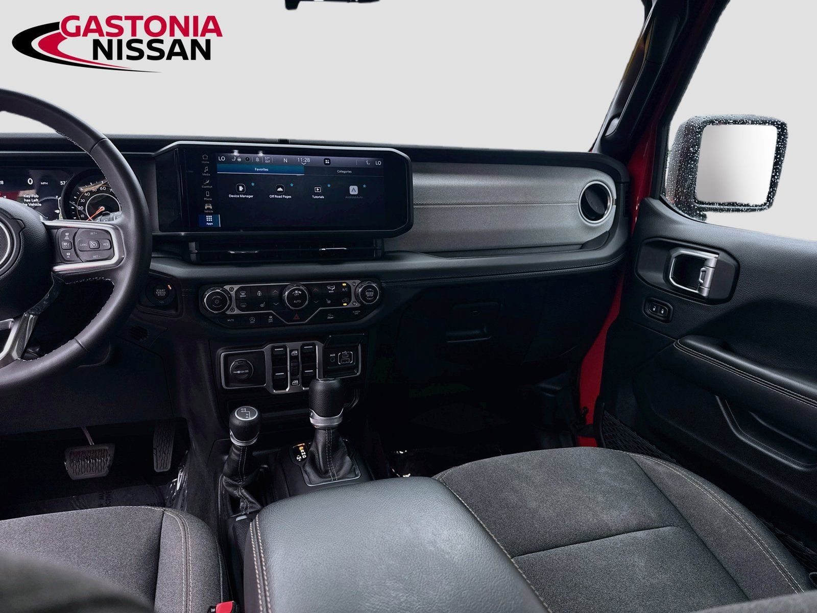Used 2025 Jeep Wrangler Unlimited Sahara AWD/4WD image 30