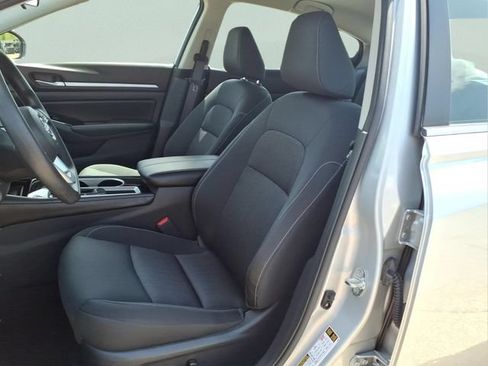 Used 2023 Nissan Altima 2.5 SV FWD image 12