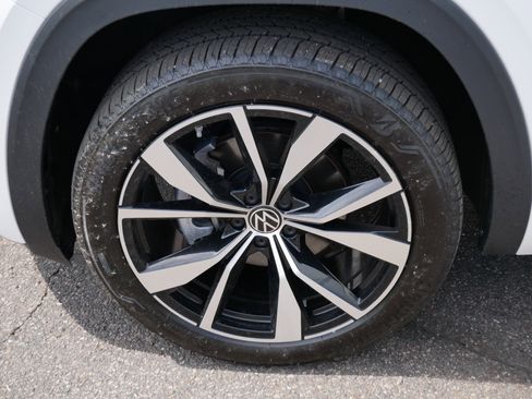 Certified 2026 Volkswagen Atlas SEL Premium R-Line AWD/4WD image 15