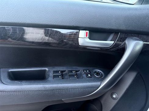 Used 2014 Kia Sorento LX FWD image 28