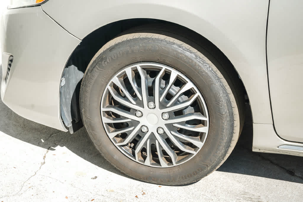 Used 2014 Toyota Camry LE FWD image 11