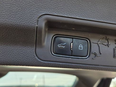 Used 2020 Ford Explorer Platinum w/ Premium Technology Package AWD/4WD image 13