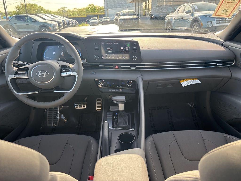 New 2026 Hyundai Elantra Sport FWD image 40