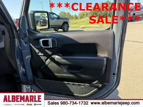 Used 2024 Jeep Wrangler Willys image 29