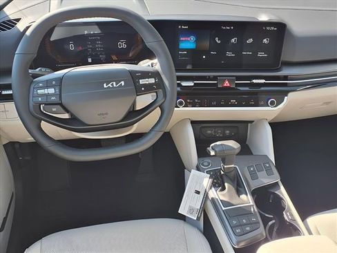 New 2026 Kia Sportage EX w/ EX Panorama Roof Package FWD image 5