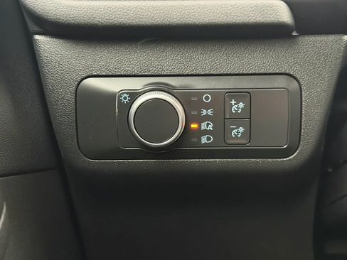 Used 2020 Ford Escape SE image 34