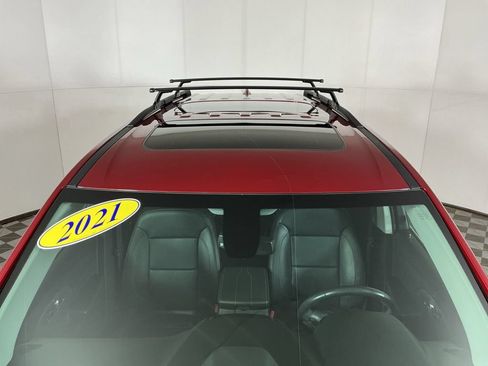 Used 2021 Chevrolet Traverse LT w/ LT Premium Package AWD/4WD image 5
