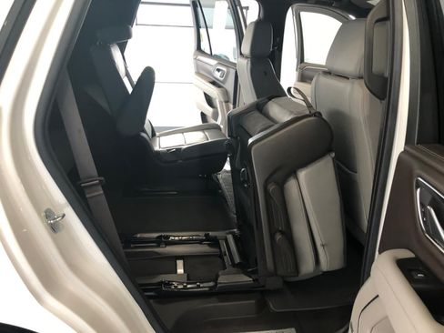 Used 2022 Chevrolet Tahoe LT AWD/4WD image 16