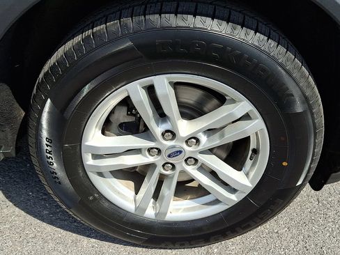 Used 2022 Ford Explorer XLT w/ Equipment Group 202A AWD/4WD image 10