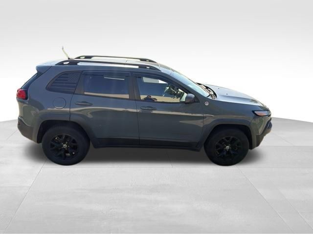 Used 2014 Jeep Cherokee Trailhawk w/ Comfort/Convenience Group AWD/4WD image 2