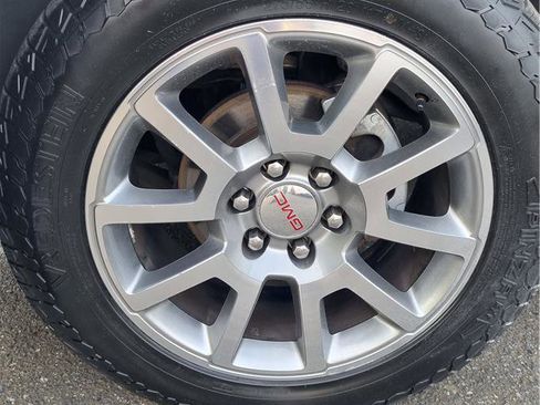 Used 2015 GMC Yukon XL Denali w/ Premium Package AWD/4WD image 25