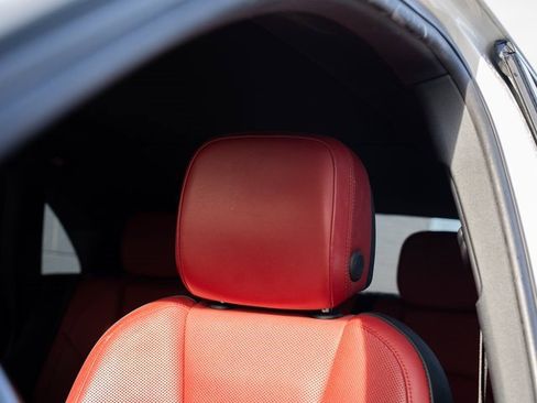 Certified 2018 Porsche Macan image 18