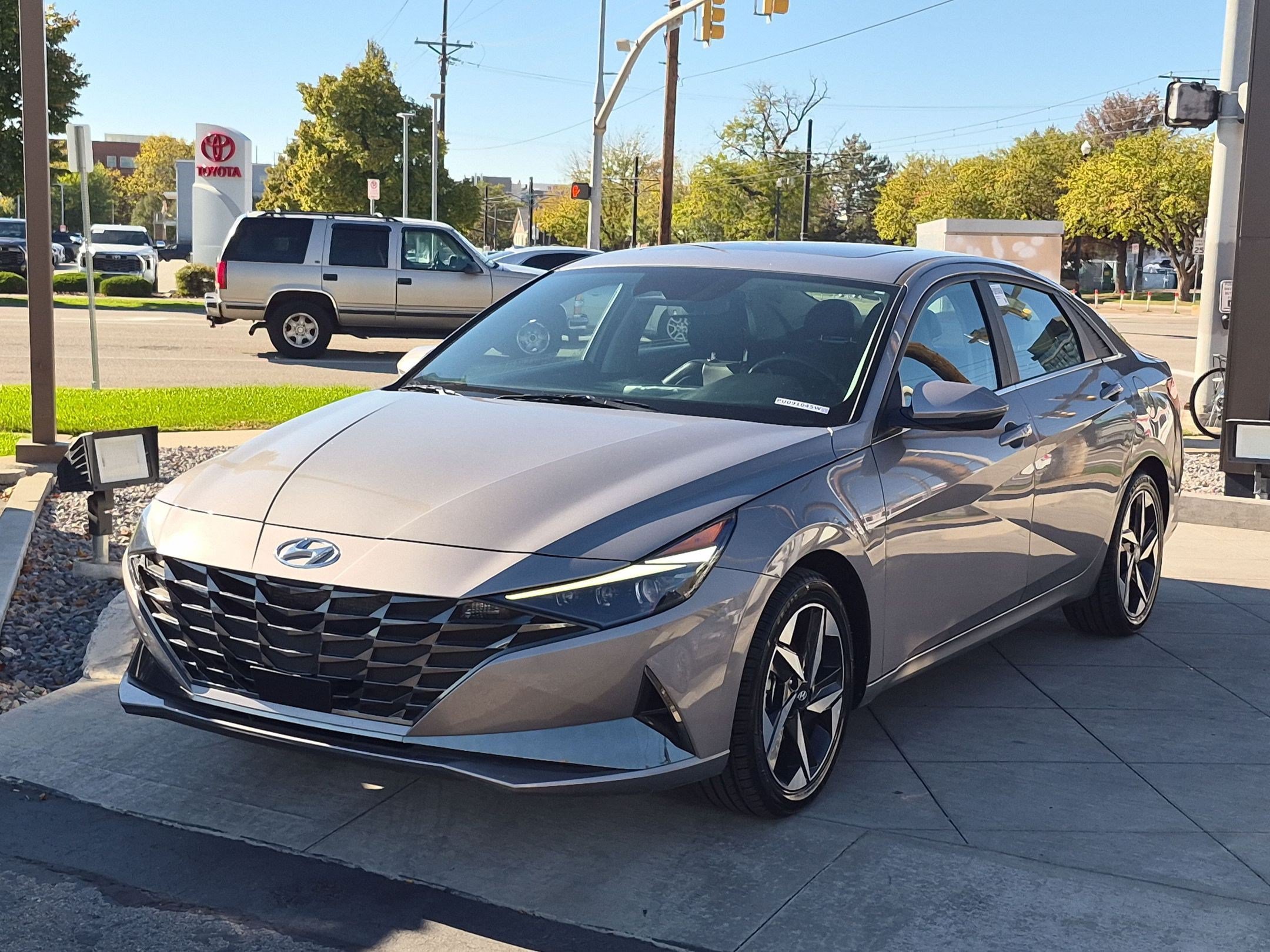 Certified 2023 Hyundai Elantra Limited w/ Preferred Accessory Package FWD image 10