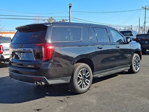 Used 2023 GMC Yukon XL AT4 image 11